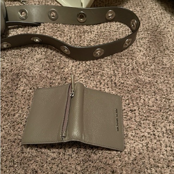 Michael Kors crossbody bag and small wallet - Picture 2 of 8